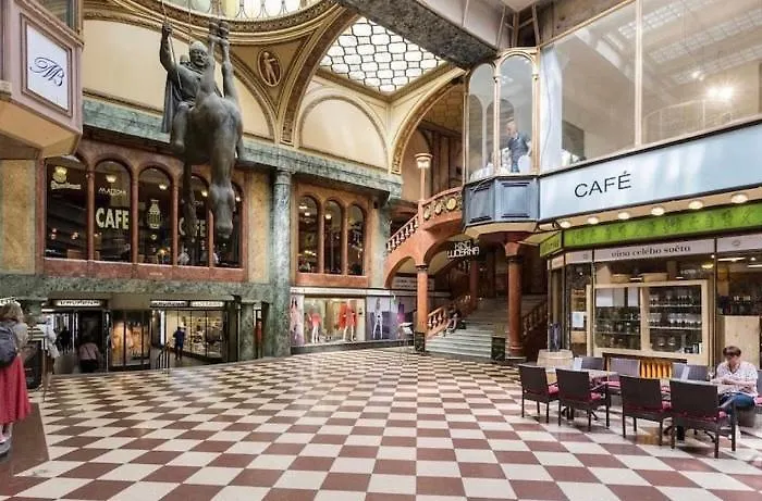 Wenceslas Square Luxury Apartment